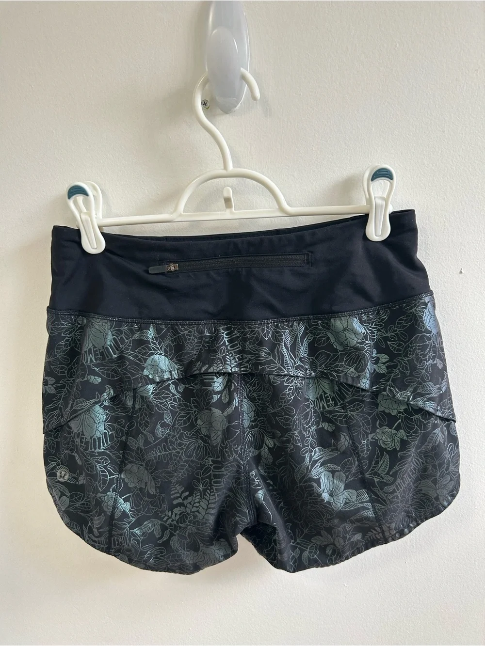 lululemon athletica 🍋 Speed Up Logo Black Iridescent 4” Shorts